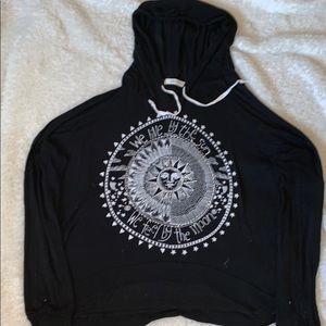 black loose pullover